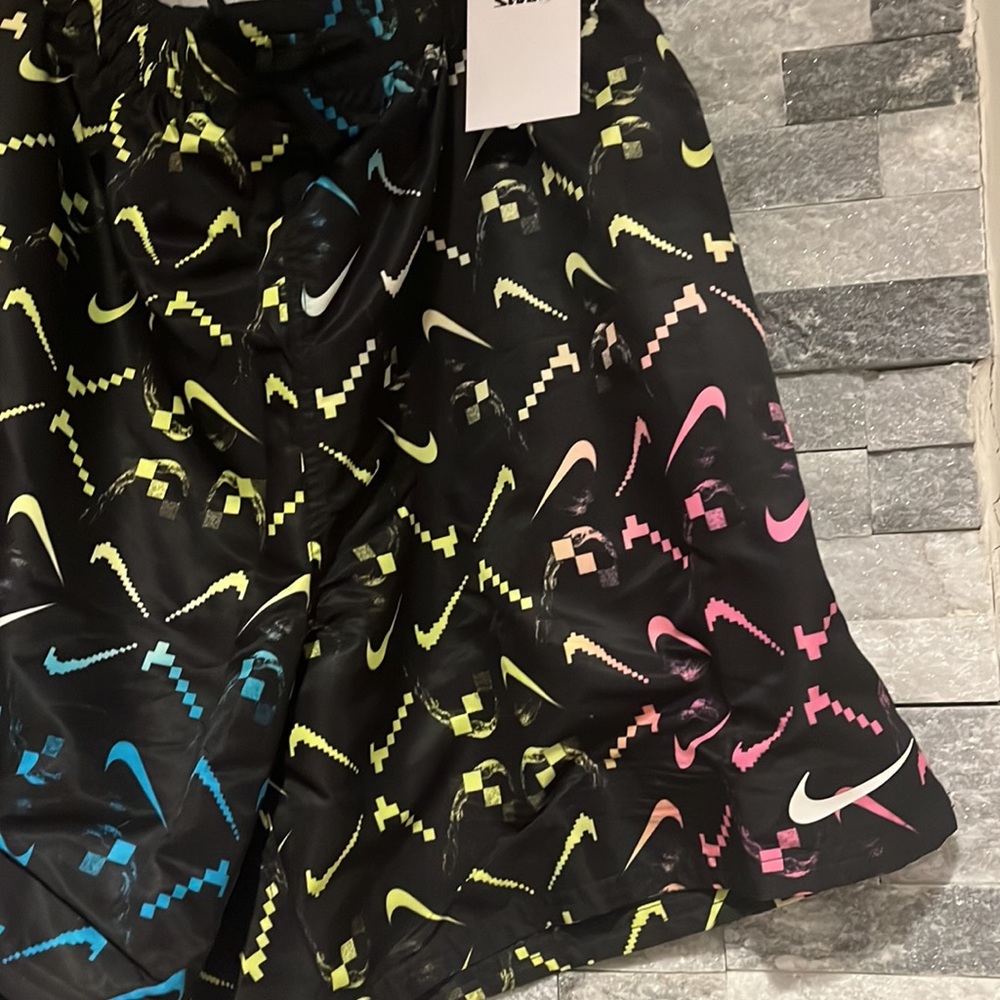 !!New Arrival!! Nike men's swim shorts - Picture 2 of 7